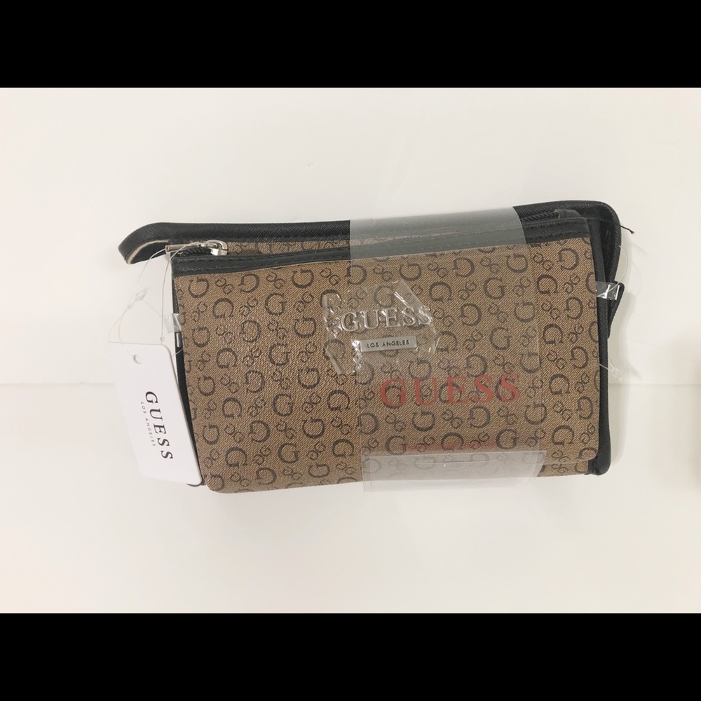 🌸New🌸Guess 2 pack zip closure cosmetic bags set